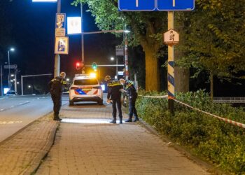 Agenten horen schoten vanaf politiebureau: “Kogelhulzen gevonden bij Prinsenbrug”