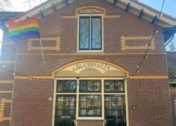 Badhuis aan het Leidseplein biedt podium aan Ali Şerik