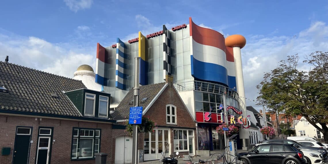 Zandvoorters over lelijkste gebouw: “Staat er al zo lang, het hoort hier gewoon”