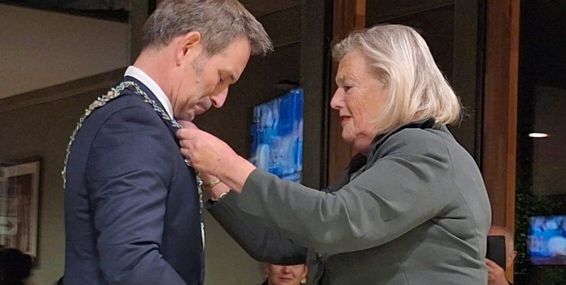 Michel Rog nu officieel de nieuwe burgemeester van Bloemendaal