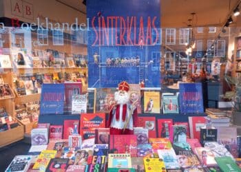 Winkeliers zetten ondanks opkomst kerst nog steeds vol in op Sinterklaasversiering: ‘Het is een mooie Nederlandse traditie’