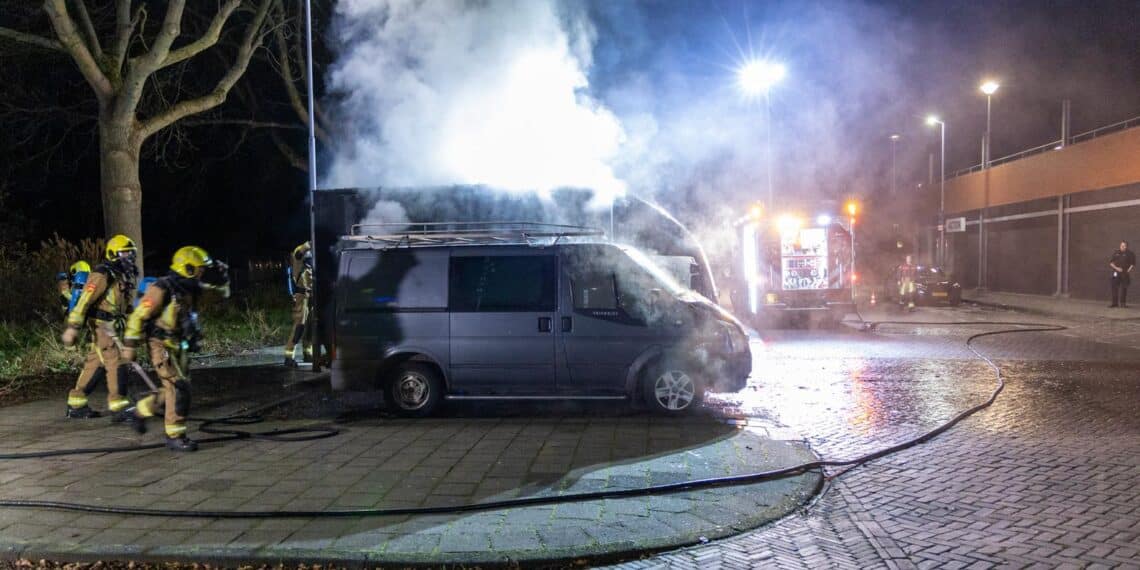 Busjes in brand in Haarlem-Noord, politie zoekt getuigen