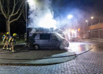 Busjes in brand in Haarlem-Noord, politie zoekt getuigen