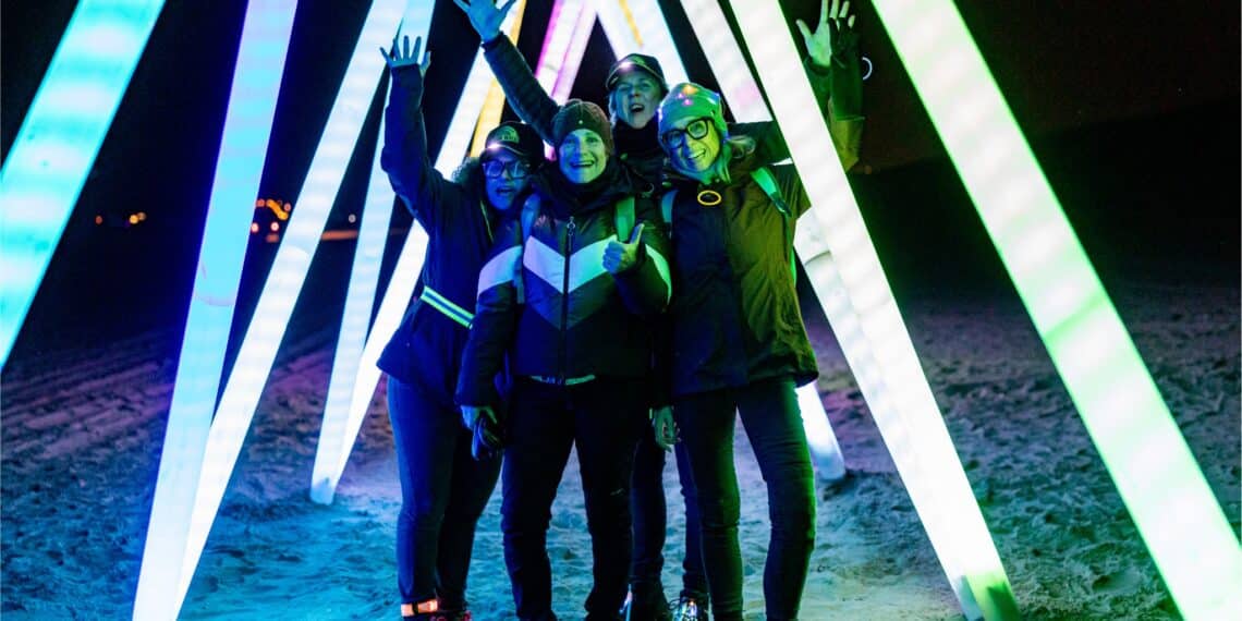 6.500 mensen lopen mee met de Zandvoort Light Walk: ‘De laatste kilometer is het zwaarst’