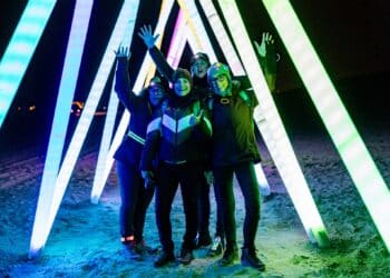 6.500 mensen lopen mee met de Zandvoort Light Walk: ‘De laatste kilometer is het zwaarst’
