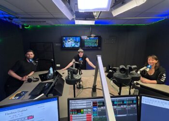 Haarlemse mannen staan op tegen seksisme in nieuwe campagne: ‘Walg van wat Tate uitdraagt’