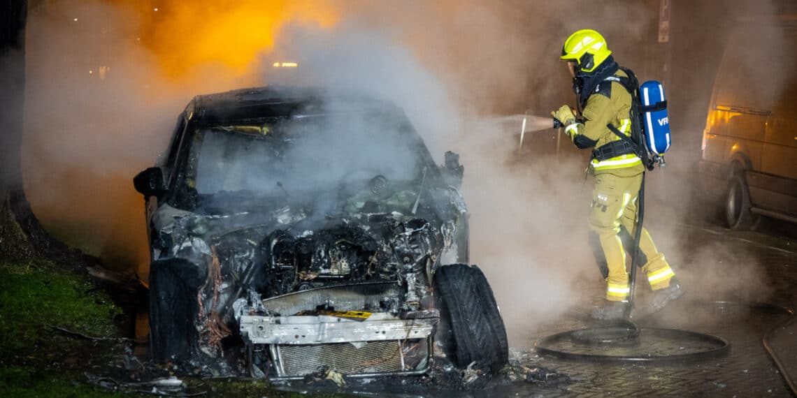 Auto uitgebrand in Ter Spijtstraat Haarlem-Noord