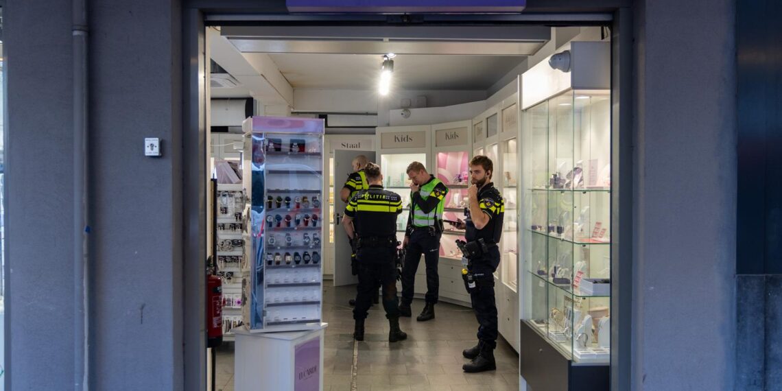 Overval op juwelier Generaal Cronjéstraat, verdachten op fatbikes aangetroffen