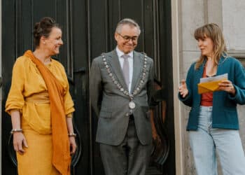 Stilstaan in een volle stad: 350 teksten die rust brengen