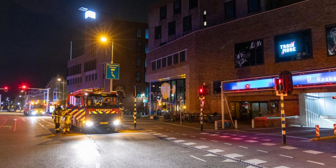 Parkeergarage Raaks voorlopig dicht na brand in elektrische auto