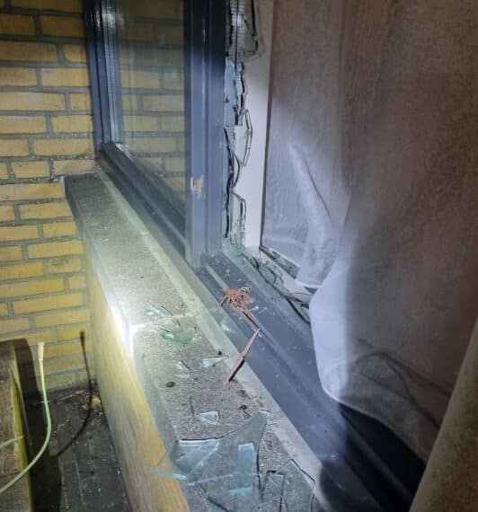 Vuurwerk vernielt raam van woning in Zandvoort