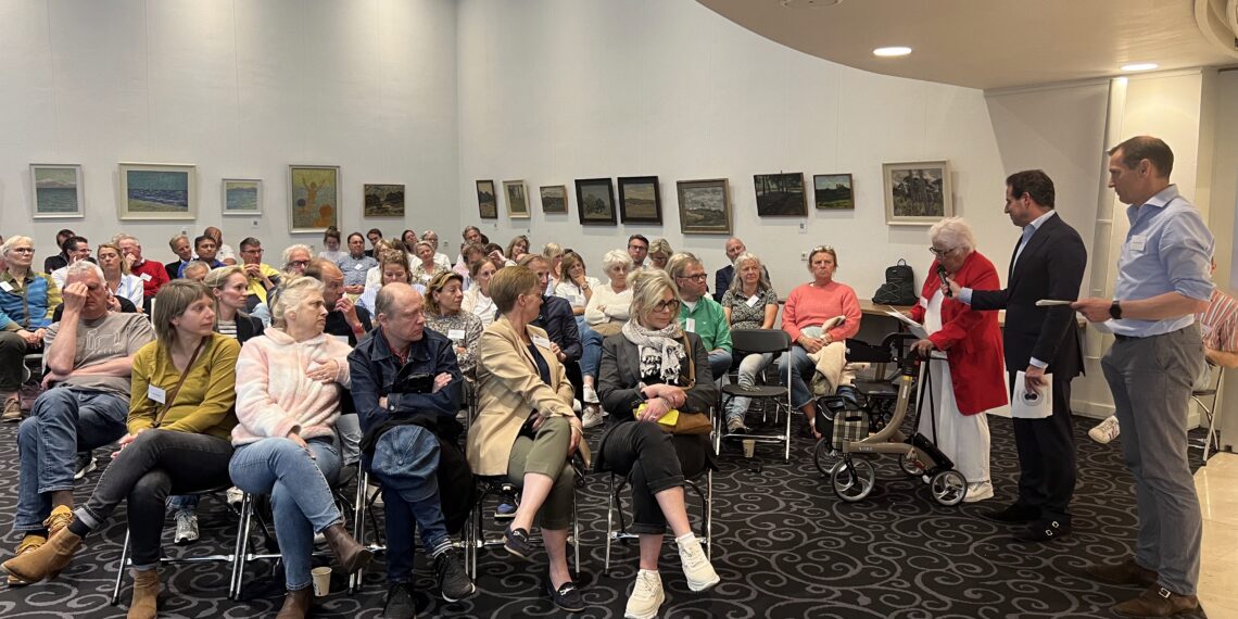 Kritiek op SEIN bij informatieavond asielopvang Heemstede: ‘Neem verantwoordelijkheid’