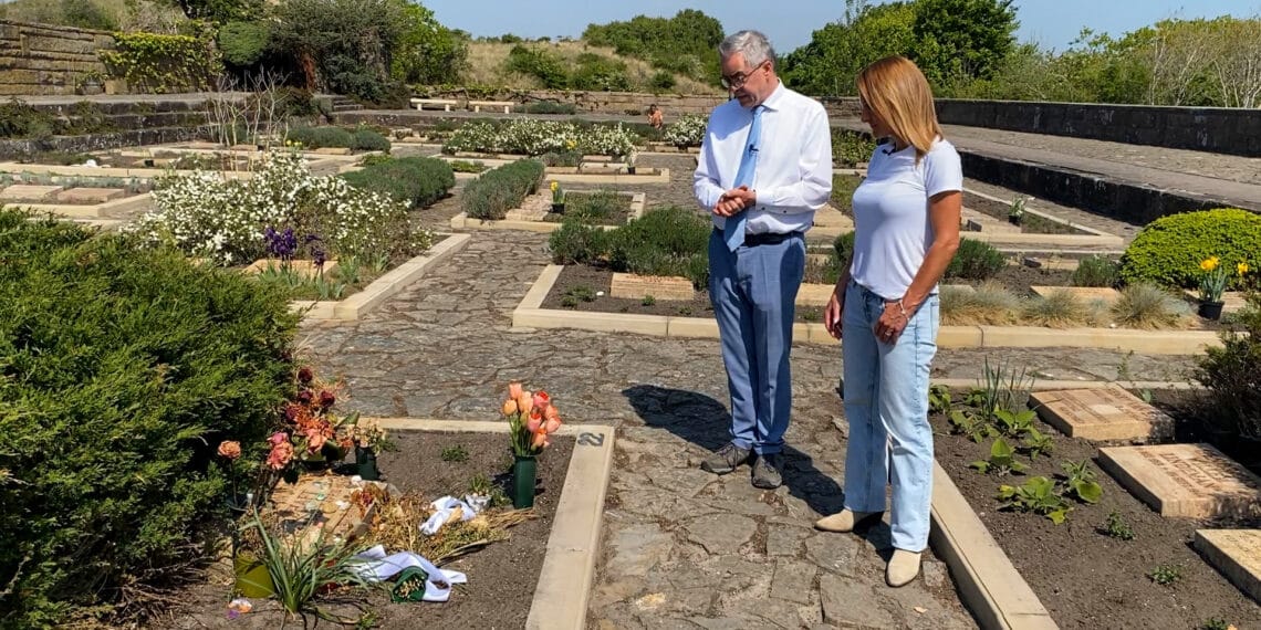 Rondje Eerebegraafplaats met burgemeester Wienen: ‘Woorden kunnen niet omschrijven wat hier gebeurd is’