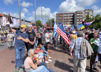 Protest tegen antisemitisme in Haarlem verstoord door tegendemonstranten