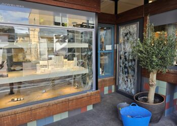 Poging tot inbraak bij juwelier in Heemstede, politie zoekt getuigen