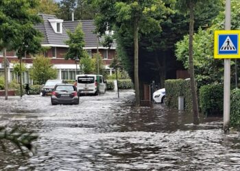 Ondergelopen straten en kelders door noodweer in Zandvoort: ‘Kort maar hevig’