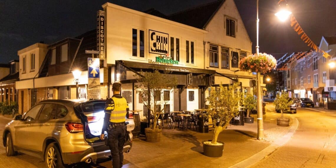 Explosie bij discotheek in Zandvoort, politie doet onderzoek