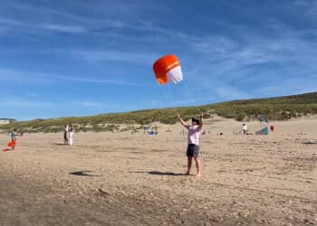 4.000 euro voor goed doel na kitefestival: ‘Ik kon weer mentaal opladen’
