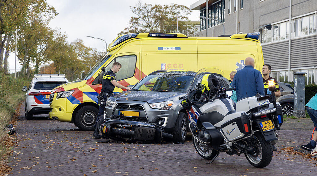 Scooterrijder gewond na aanrijding met auto in Haarlem-Noord