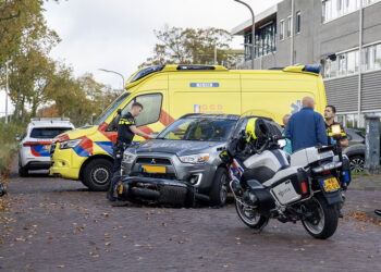 Scooterrijder gewond na aanrijding met auto in Haarlem-Noord