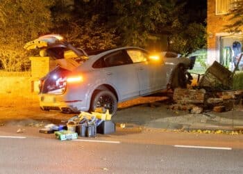 Verdachten crashen tegen voorgevel woning na mislukte beroving in Zandvoort