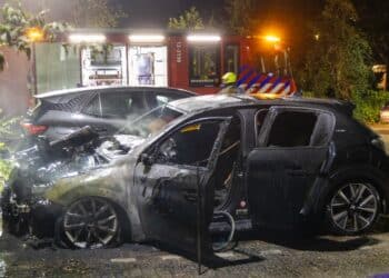 Aangifte na vierde autobrand in korte tijd: ‘Brandstichting niet uit te sluiten’