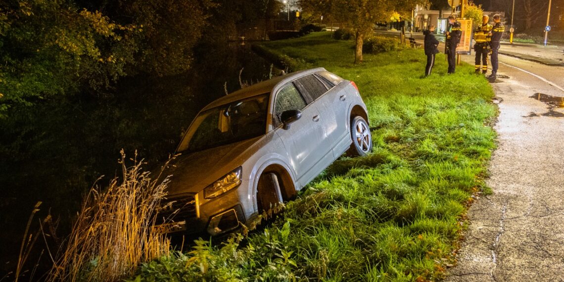 Beschonken bestuurder vliegt uit de bocht in Overveen