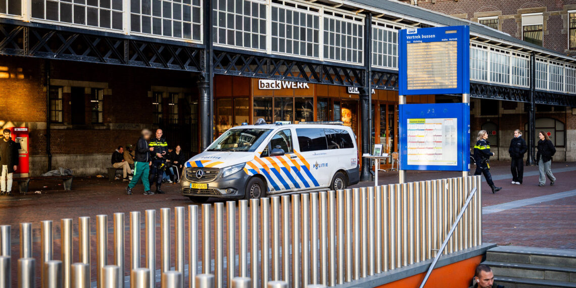 Steekincident op Stationsplein in Haarlem, drie verdachten aangehouden in Amsterdam