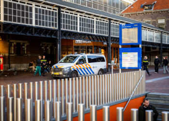 Steekincident op Stationsplein in Haarlem, drie verdachten aangehouden in Amsterdam