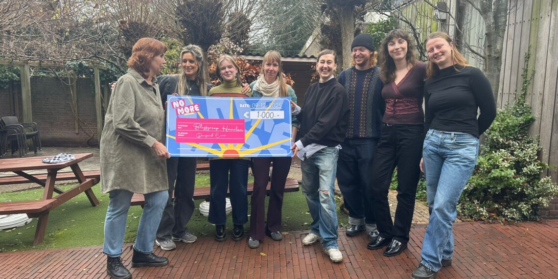 Opbrengst festivalbier No More naar Blijf Groep, nieuwe actie op kerstavond: ‘Kunnen veel doen van dit bedrag’