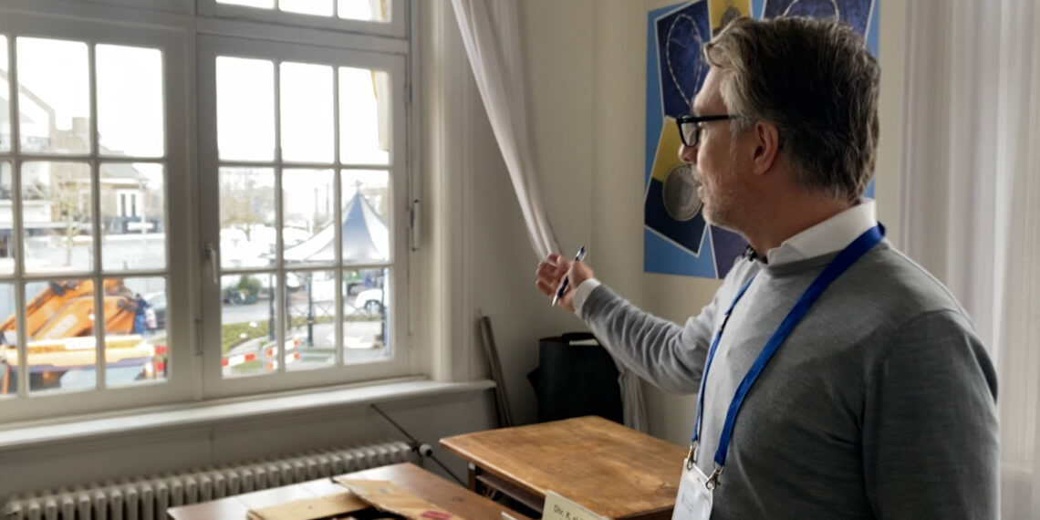 Een kijkje in het Raadhuis van Zandvoort: ‘Monument moeten we in ere herstellen’