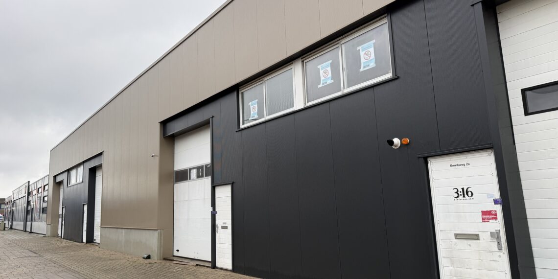 Drie panden Waarderpolder dicht na vondst grote hoeveelheid illegaal vuurwerk en drugs