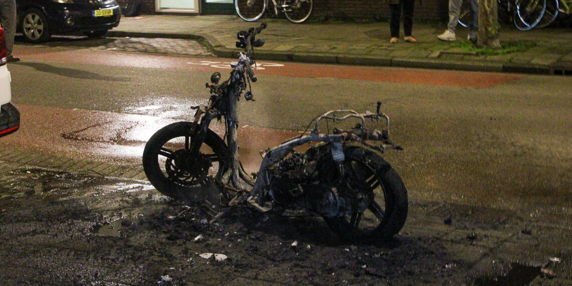 Scooter verwoest door brand op Slachthuisstraat Haarlem